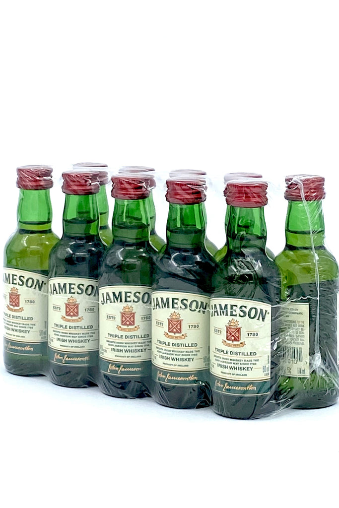 Jameson Irish Whiskey 2本セット、ミニボトル他 グッズ付き Jameson Irish Whiskey 2本セット、ミニボトル他 グッズ付き Jameson